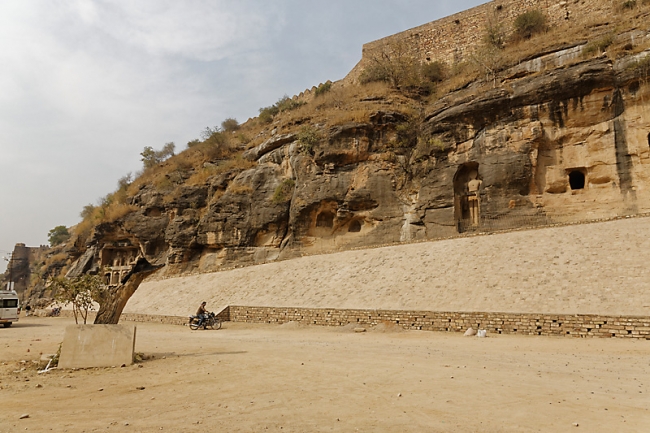 Gwalior-Statues jaïnes-047